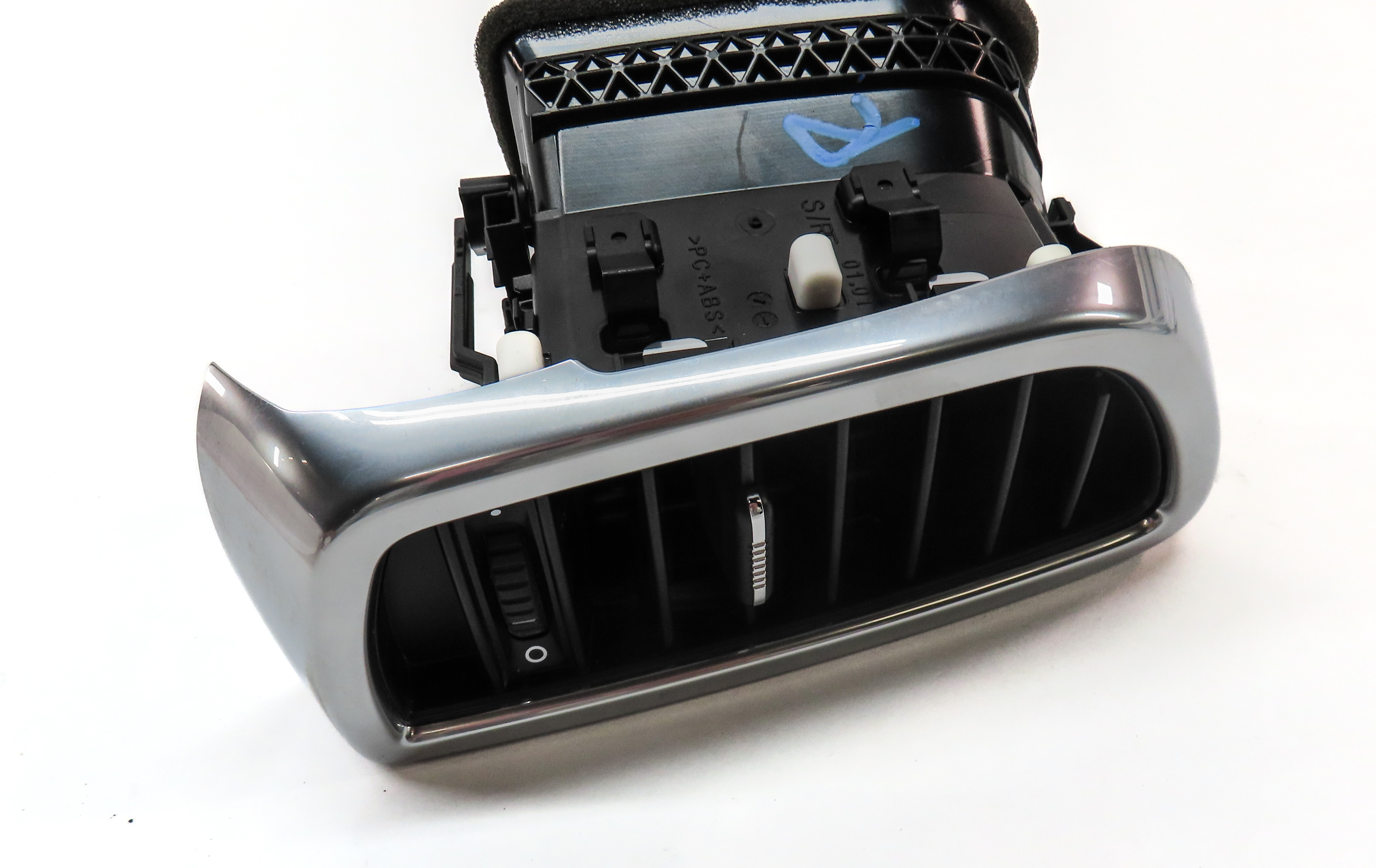 2011 PORSCHE CAYENNE (958) FRONT FAR RIGHT PASSENGER AC HEATER AIR VENT — exact item pictured